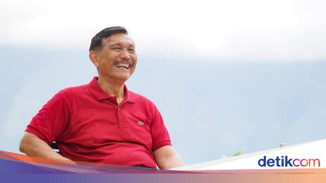 Luhut Ungkap Cara Jokowi Perketat Impor Pakaian Bekas & Barang Selundupan