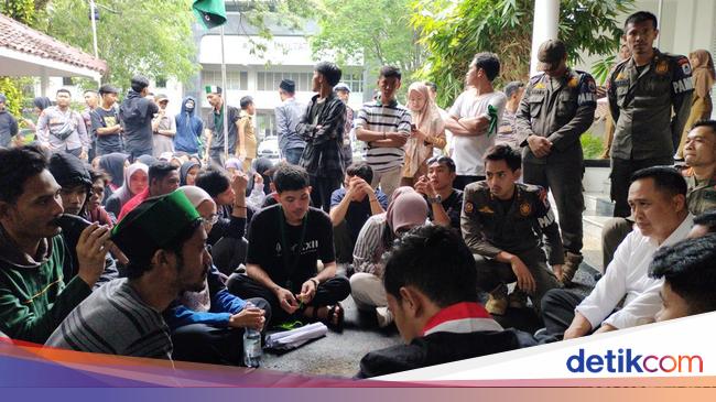 Baru Sehari Menjabat Pj Bupati Lebak Kaget Langsung Didemo Mahasiswa