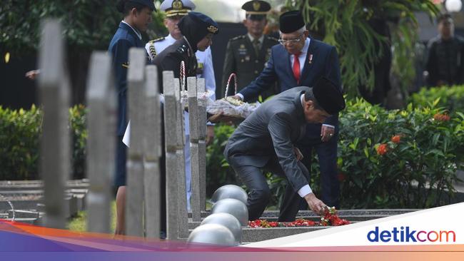 Doa Ziarah Nasional di Hari Pahlawan 2024, Simak Bacaannya!