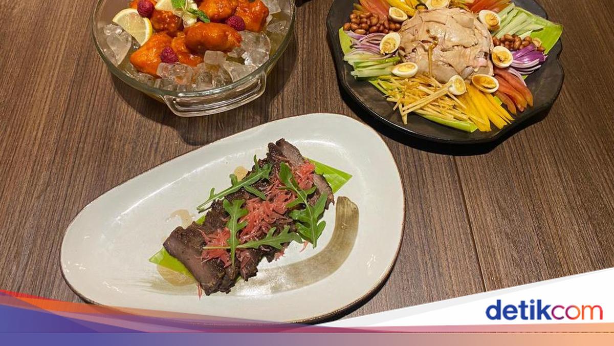 Api Hinan Di 'Chinese Food Market' Ada Hainan Chicken Rice dan Cha Siew Beef Autentik