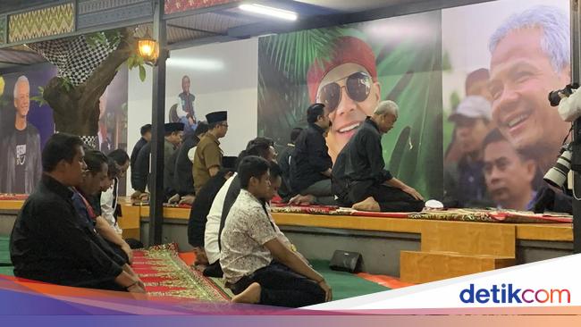 Ganjar Mahfud Tiba Di Rumah Tpn Salat Magrib Berjamaah Sebelum Ke Kpu