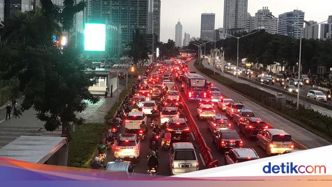 Polisi Ungkap Penyebab Jakarta Macet Sejak Sore, Bukan karena Kunjungan Macron