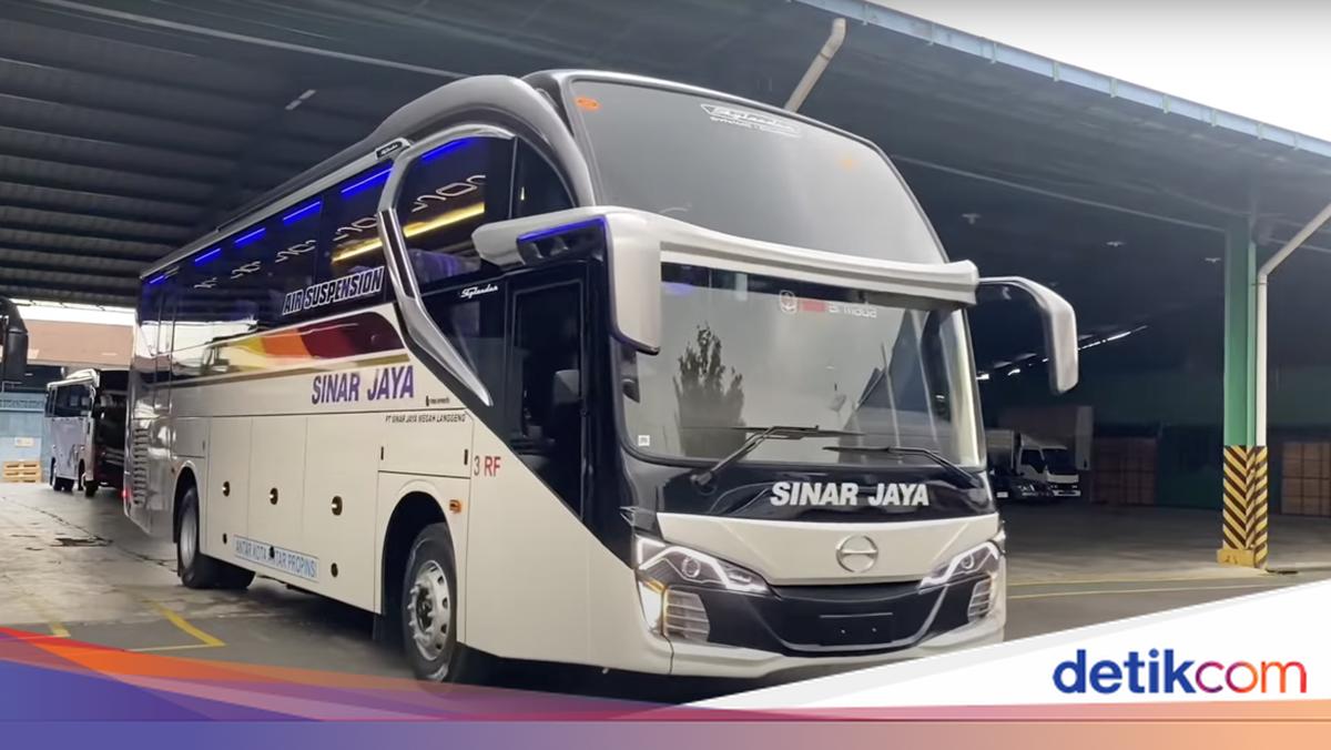Bus Baru PO Sinar Jaya Pakai Bodi New Armada Skylander R22 SE, Ini ...