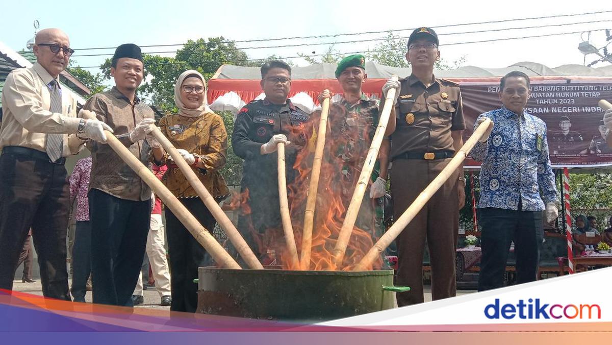 Obat Terlarang Hingga Jutaan Rupiah Upal Dimusnahkan di Indramayu
