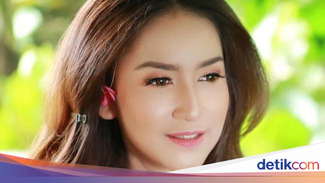 Anggap Ferry Maryadi Bapak, Risma Nilawati Heran Netizen Tak Suka Kerukunan