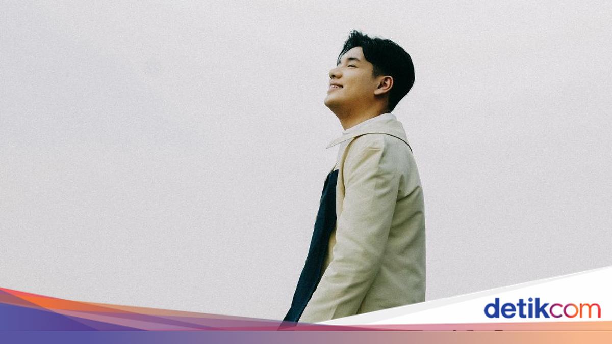 Api Rida Jaz Jaz Kaget ZEROBASONE Nyaris Sempurna Nyanyikan Teman Bahagia di Konser