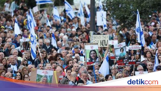 Massa dan Keluarga Sandera Demo di Kantor Netanyahu