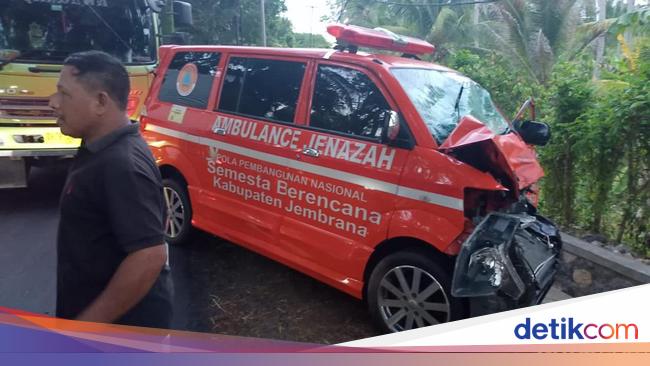 Mobil Jenazah Kecelakaan Beruntun Di Gilimanuk 3 Orang Jadi Korban