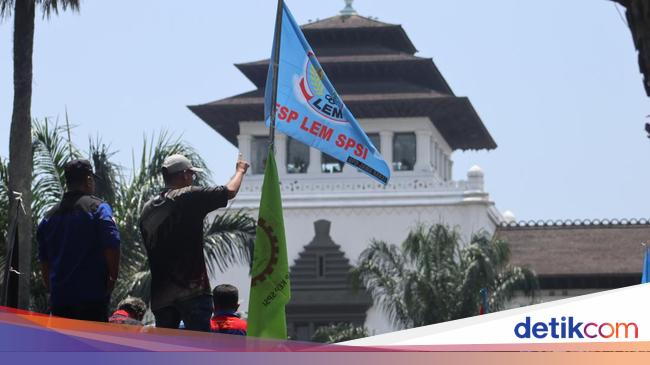 Buruh protes kenaikan UMP Jabar 2026, dinilai tak cukup untuk kebutuhan hidup