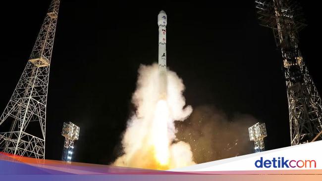 North Korea Threatens to Destroy US Spy Satellites, Launches Military Spy Satellite into Space