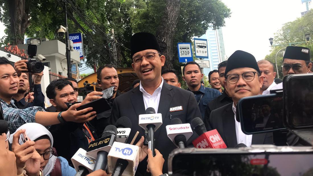 Kompak Pakai Peci, Anies-Cak Imin Hadiri Deklarasi Pemilu Damai Di KPU