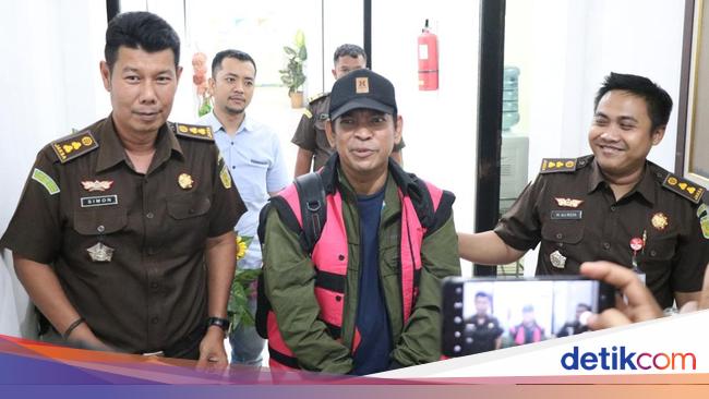 Former UIN North Sumatra Chancellor Surrenders After Being on DPO List for Suspected Corruption