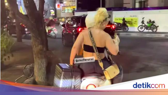 Bule Naik Motor Berbikini Dan Enggak Pakai Helm Di Jalanan Bali Viral