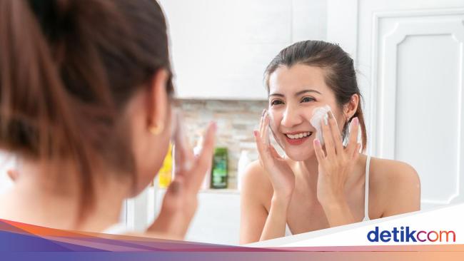 Trending di TikTok: Tampar wajah Anda agar perawatan kulit Anda terserap lebih baik, kata para ahli