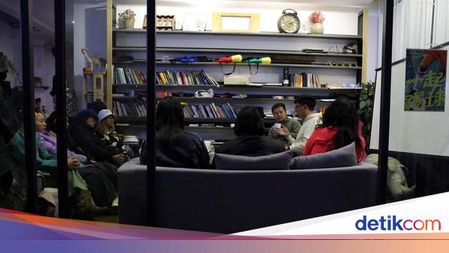 Capek Kerja, Anak Muda China \'Pensiun\' Berjemaah dan Masuk Panti Jompo