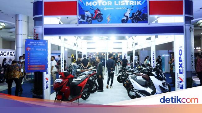 Gambaran Hidup Irit Pakai Motor Listrik vs Isi Pertamax