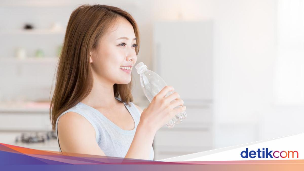 Api Minum Alasan Ilmiah Mengapa Minum Air Putih Penting di Pagi Hari