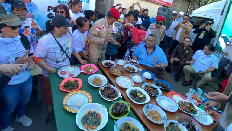 Relawan Prabowo-Gibran Mulai Jalankan Program Makan Siang Dan Susu Gratis