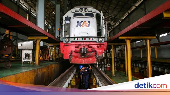 Jelang Nataru Kai Lakukan Perawatan Lokomotif