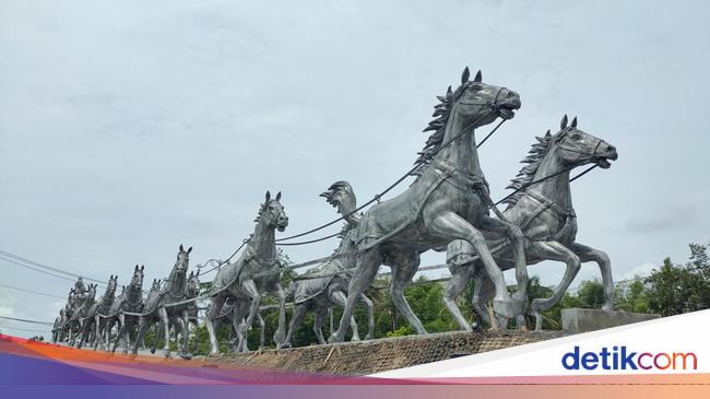 Patung Kereta Ditarik 12 Kuda, Tetenger Baru Kulon Progo Dab!