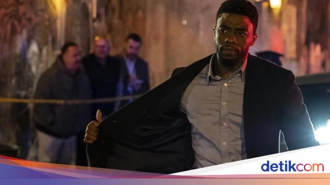 Sinopsis 21 Bridges, Aksi Genius Chadwick Boseman Menangkap Perampok