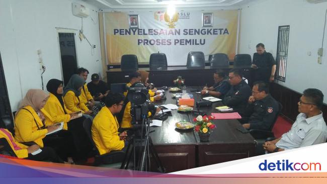 Tolak Kampanye Di Kampus Puluhan Mahasiswa Datangi Kpu Dan Bawaslu 