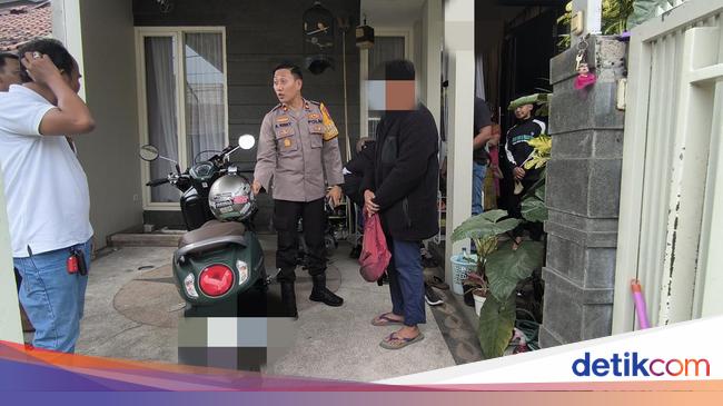 Gangster Surabaya membawa senjata tajam
