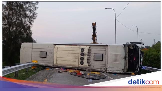 Fatal Bus Accident on Cipali Toll Road Leaves 12 Dead and Several Injured