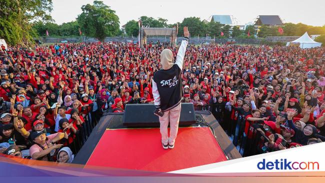 Siti Atikoh Supriyanti Empowers Female PDIP Cadres in Solo, Central Java