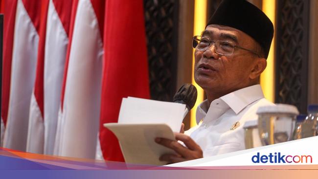 Menko PMK Buka-bukaan Biang Kerok Banyak Kelas Menengah Turun Kasta