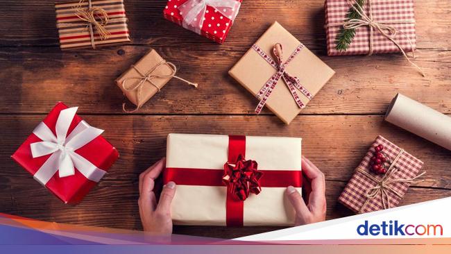 6 Ide Hadiah Natal untuk Teman Kantor, Menarik dan Bermanfaat!