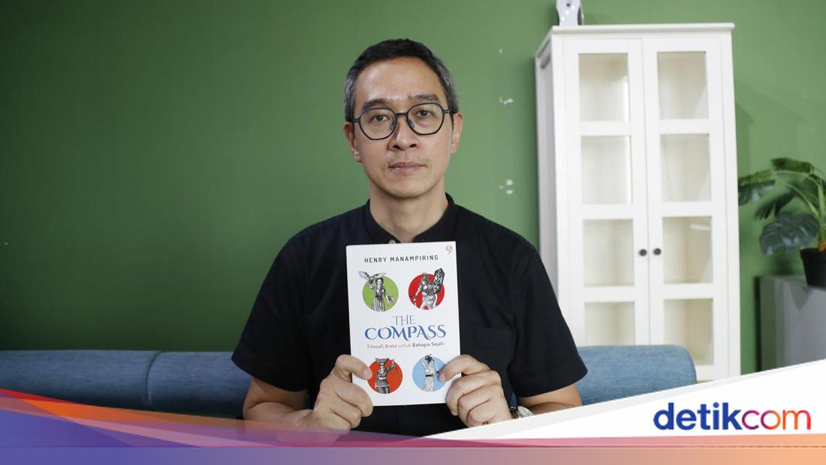 Henry Manampiring, Si Filsuf yang Sukses Jadi Penulis