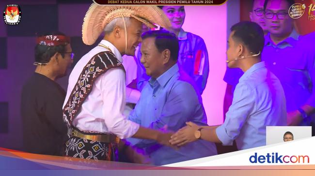 Kostum Debat Cawapres 2024: Cak Imin Jas, Gibran Kemeja Biru, Mahfud