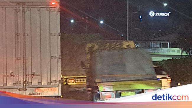 Lalin Tol Dalam Kota Macet Malam Ini 8440