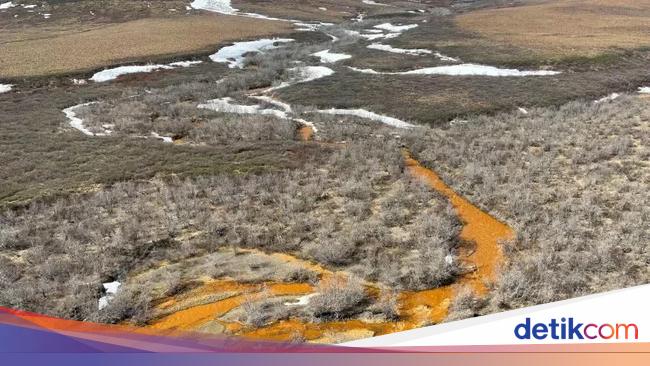 Mysterious Bright Orange River in Alaska Sparks Scientists’ Investigation