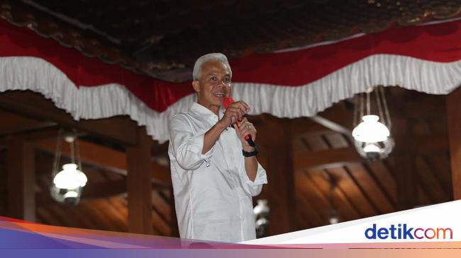 Presidential Candidate Ganjar Pranowo Speaks on Defense in 2024 Election Debate