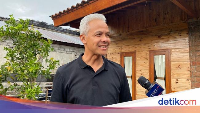 Ganjar Pranowo Returns to Hometown Karanganyar Amidst Campaign Activities – Christmas Break and Childhood Memories