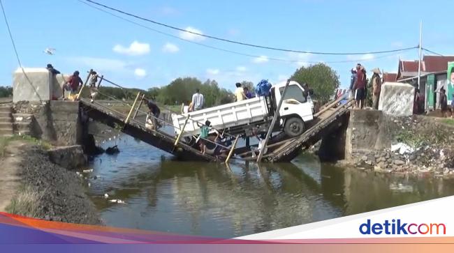 Jembatan Penghubung Antardesa Di Maros Ambruk Saat Truk Melintas