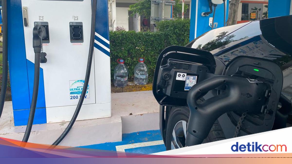 Purbaya Sebut Insentif Mobil LIstrik Bisa Kurangi Impor BBM yang Makin Mahal