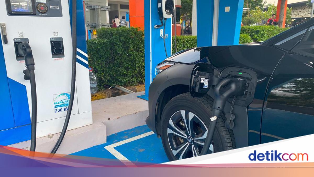 Jawa Barat Mulai Tarik Pajak Mobil dan Motor Listrik, Ini Alasannya