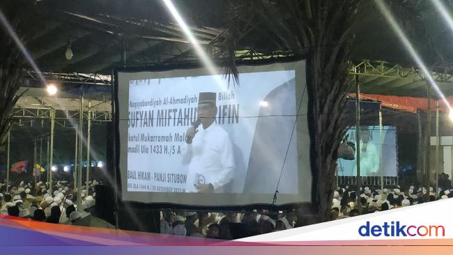 Anies Baswedan Talks About Presidential Campaign Struggle at Situbondo Event