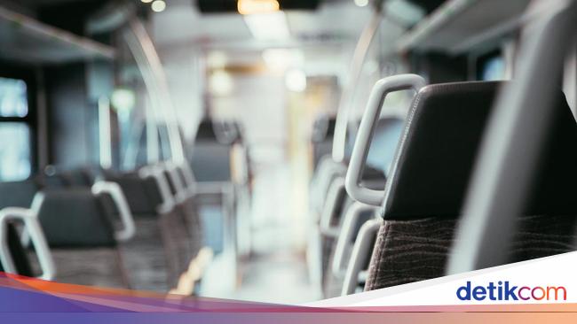 Penumpang Pesawat Terjebak di Bus Bandara, Tanpa AC