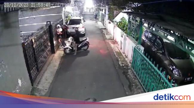 Brutal dini hari di Cimahi Utara, aksi geng motor berujung penyerangan warga acak