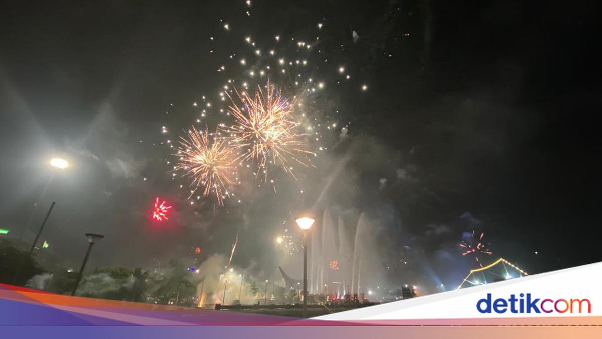 8 Spot Keren Nonton Pesta Kembang Api Malam Tahun Baru 2025 di Makassar