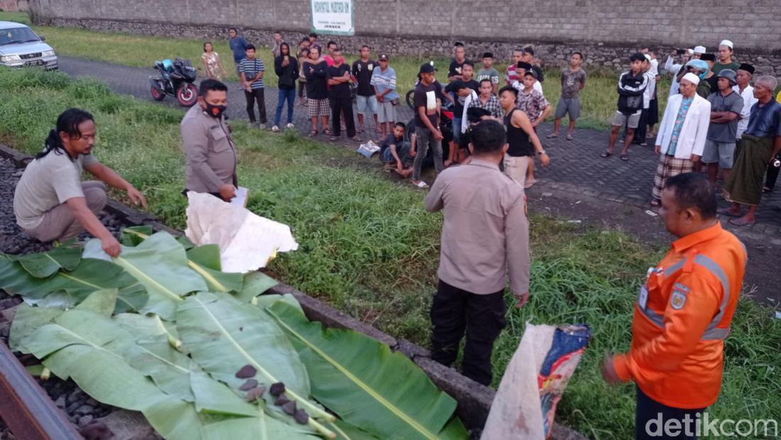 Tragis! Sopir Bus Tewas Tertabrak Kereta Api Usai Tabrak Pemotor