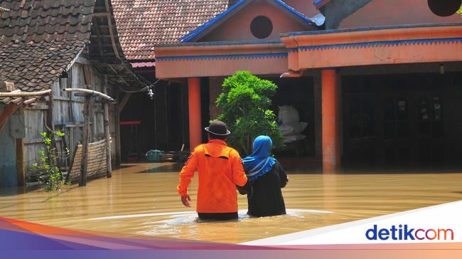 Puncak Musim Hujan Jateng Diprediksi hingga Februari, Waspada Banjir-Longsor