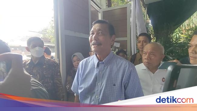 Coordinating Minister Luhut Binsar Pandjaitan Visits Funeral Home of Former Minister Rizal Ramli in Jakarta