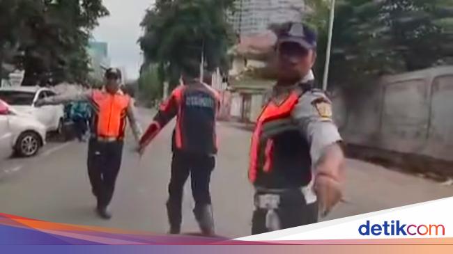 Viral Video: Transportation Department Officer Hit by Car Hood in South Jakarta