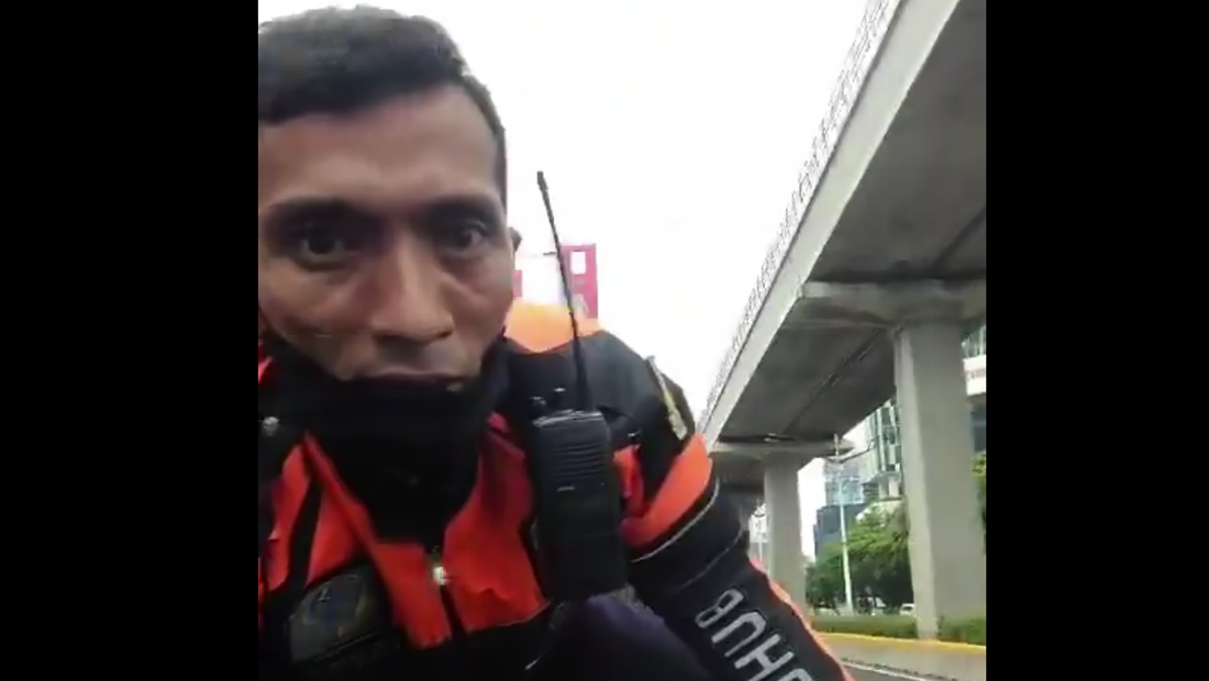 Viral Video Petugas Dishub Nemplok Kap Mobil, Ini Cerita Di Baliknya