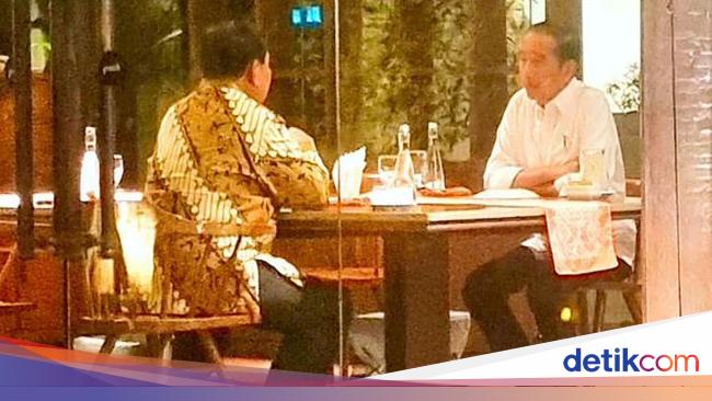 President Jokowi and Defense Minister Prabowo Meet for Dinner in Jakarta: Analysis and Reactions